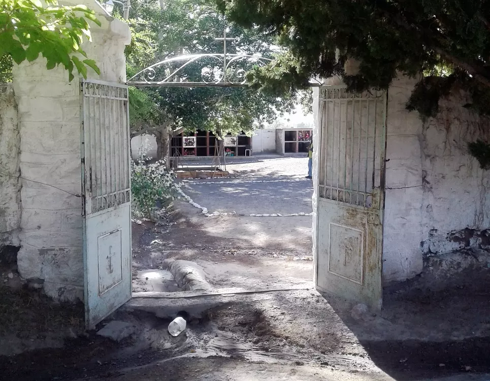 entrada cementerio