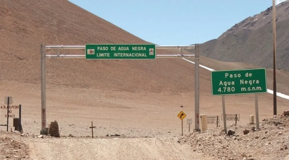 Paso internacional agua negra