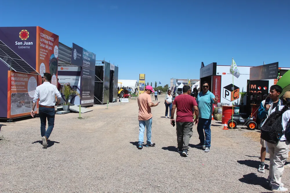 multimedia.grande.a4ec37d422d0d69b.Z3JhbmRlLndlYnA=