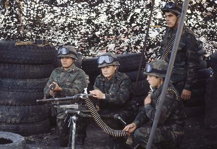 Soldados argentinos en la trinchera