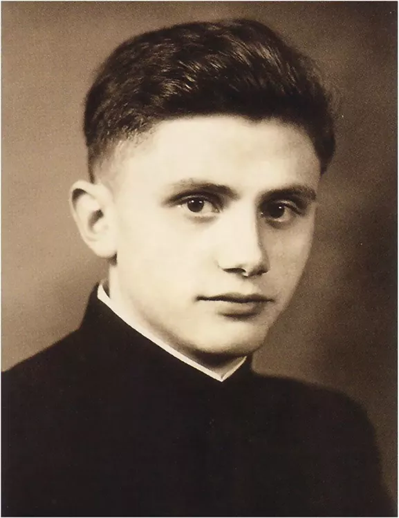 pag-62_ratzinger-da-giovane-chierico