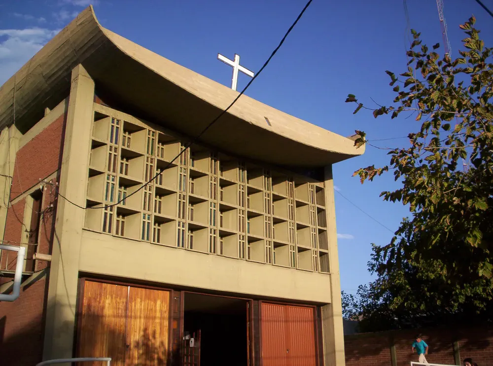 Iglesia_de_Cristo_Rey,_Caucete,_San_Juan_(EagLau-2008)
